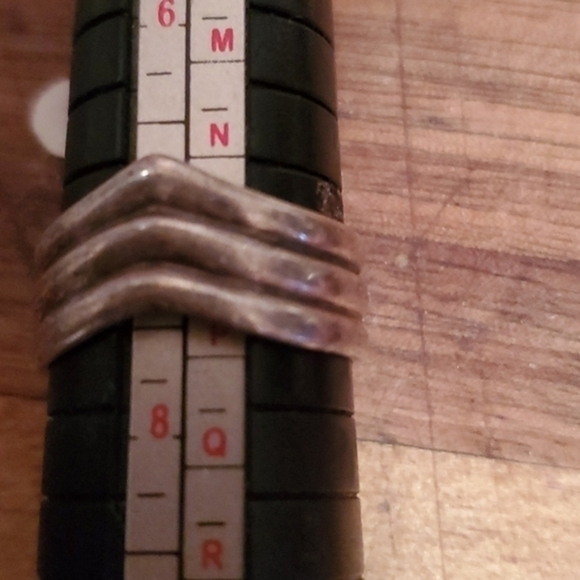 Vintage sterling Chevron‎ ring 7.5 - Picture 9 of 9